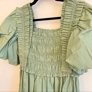 Flowy Green Dress - Puff Sleeves - M